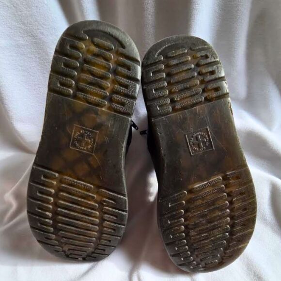 Dr. Martens I Youth Size 2 I Leather Lace Up Combat Boots AirWair I Black - Picture 8 of 11